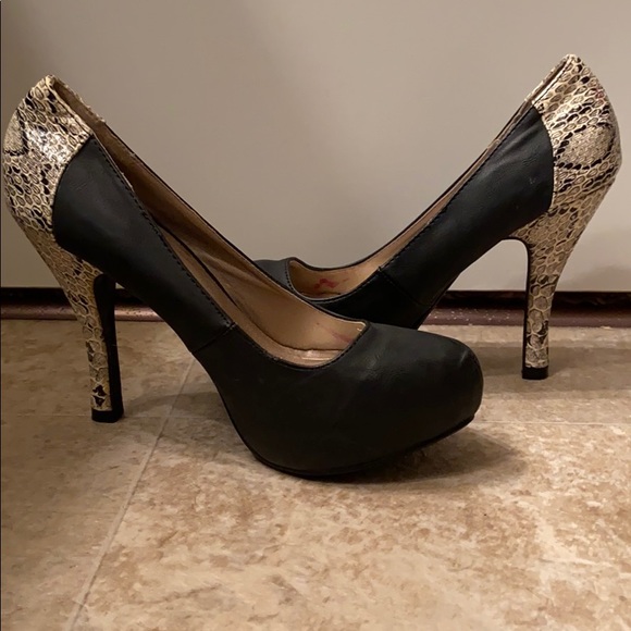 QUPID HEELS SIZE 7.5 - Picture 1 of 4